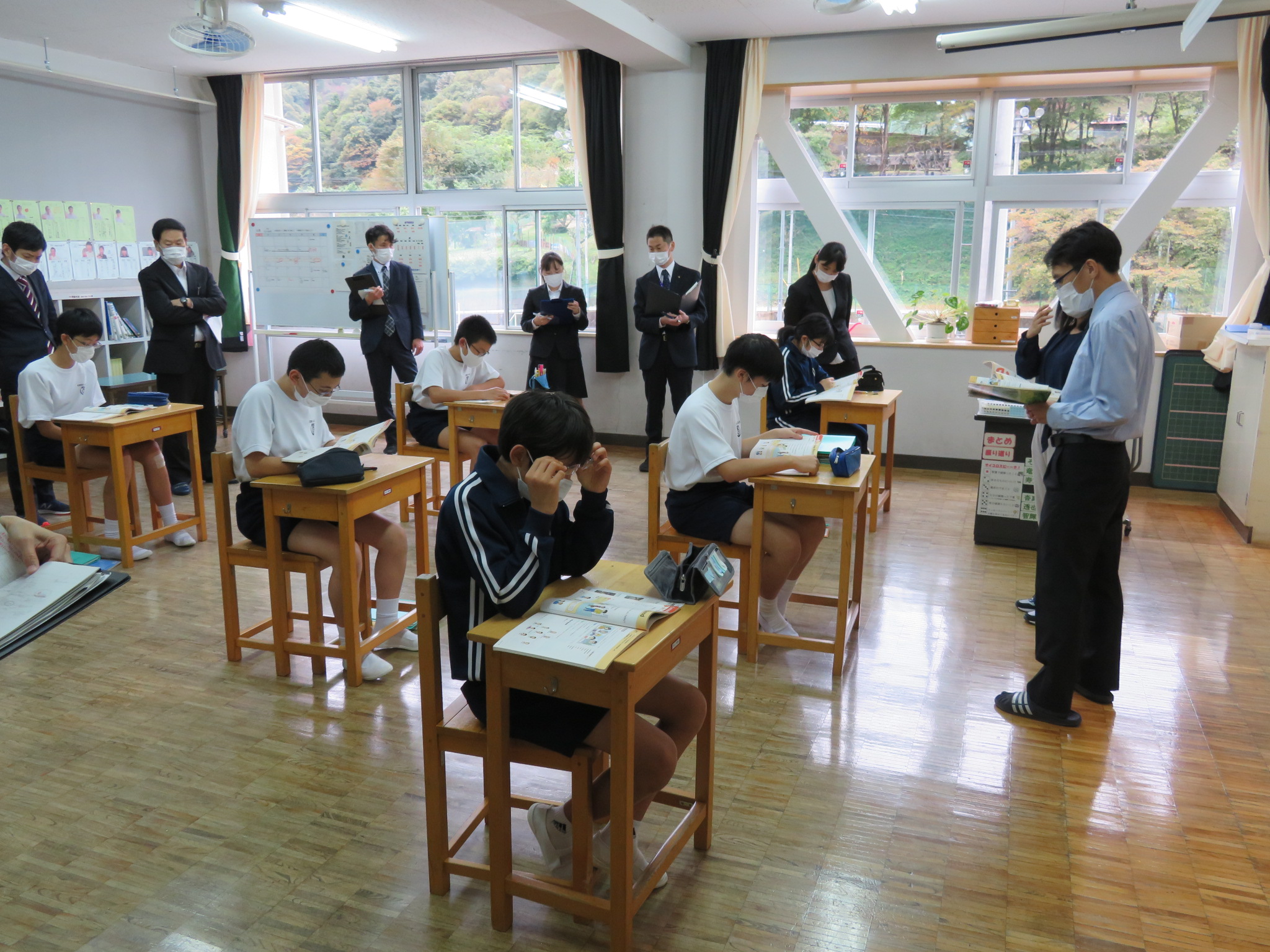 10/15 研究授業(1年・英語) 上野村立上野中学校 10/15 研究授業(1年・英語) 上野村立上野中学校